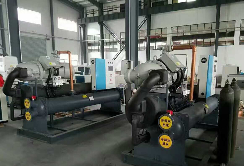 快速有效清理水冷螺桿式冷水機(jī)的冷凝器水垢